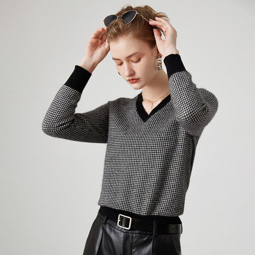 丁摩秋冬V领山羊绒衫女宽松套头毛衣千鸟格长袖上衣针织内搭打底衫女ALMK65 商品图1
