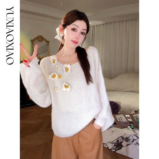 余潇潇【花间密语】时尚百搭手工立体钩织花朵镂空一字领宽松毛衣 商品图3