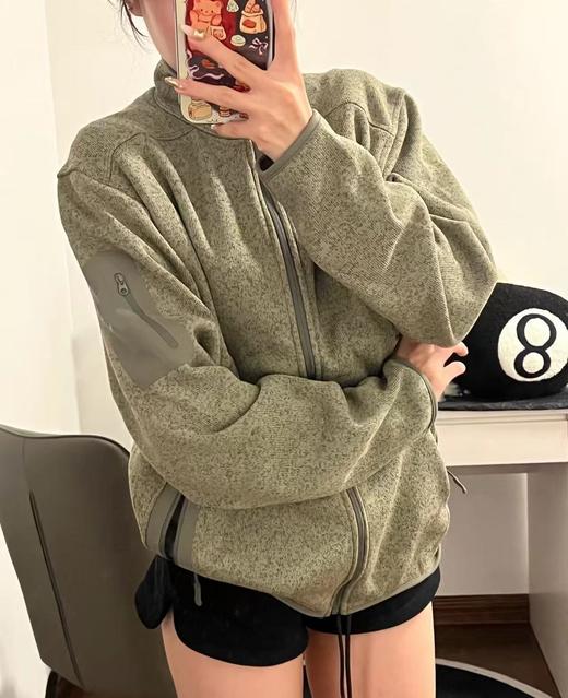 全网断货❗️ 鸟家同款【Covert户外抓绒立领外套】 3D立体裁剪，合理的人体学结构，上身版型好！   ✅Alpenex II混色抓绒面料  ✅不限年龄，不挑身材，情侣搭配都可以穿！！ 商品图3