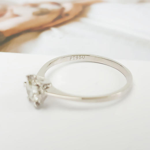 【天然正品】PT950经典简约六爪款花朵造型0.31克拉钻石戒指12.5号（皆取最大值）女士210925NJM30现售价：2680 商品图4