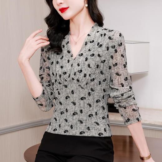 2025女士秋装新款气质V领长袖t恤洋气妈妈装网纱设计感上衣 商品图2