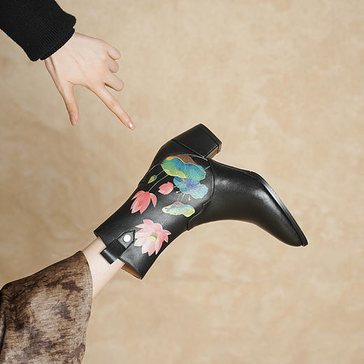 OLD 25A1真皮高跟短靴粗跟圆头中跟印花马丁靴 商品图2