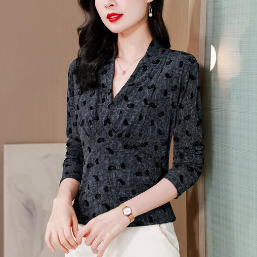 2025女士秋装新款气质V领长袖t恤洋气妈妈装网纱设计感上衣 商品图3