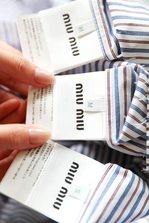 条纹府绸衬衫，小标刺绣工艺。姐感气质法式翻领长袖衬衣C100758 商品图3