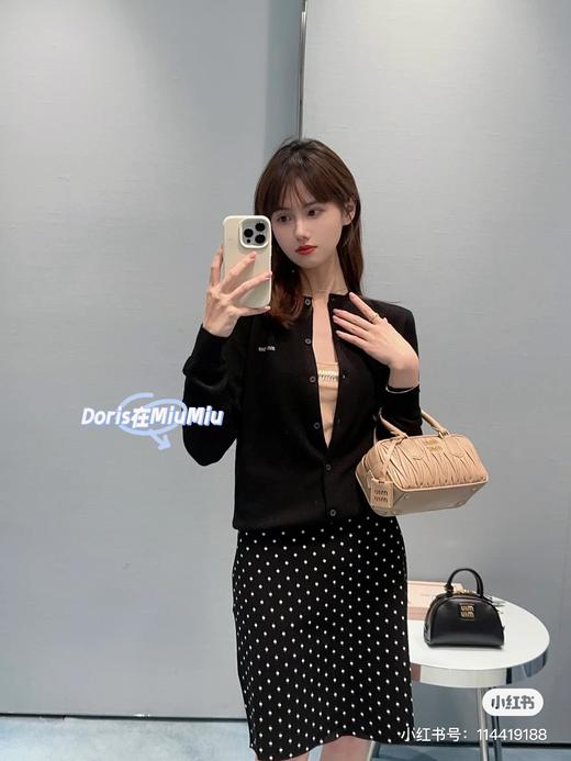 【𝐌𝐢𝐮𝐌𝐢𝐮】2025秋季新款女士圆领羊毛针织开衫 商品图8