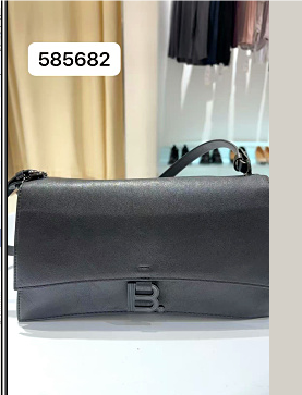 585682牛皮小挎包