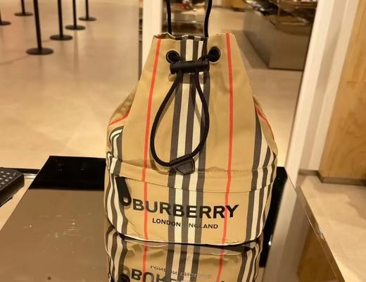 bur巴宝莉尼龙抽绳水桶包 商品图7