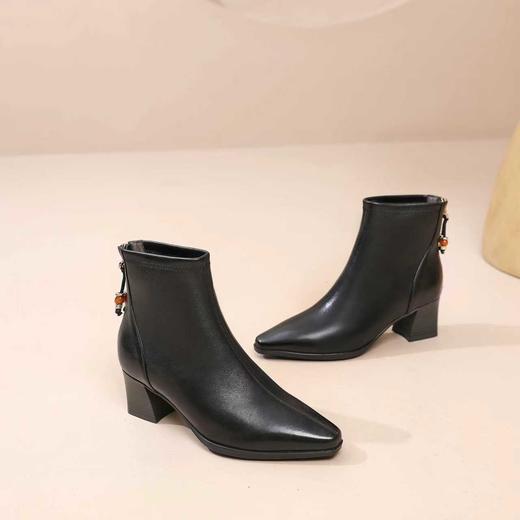 58M386粗跟羊皮短靴 商品图3