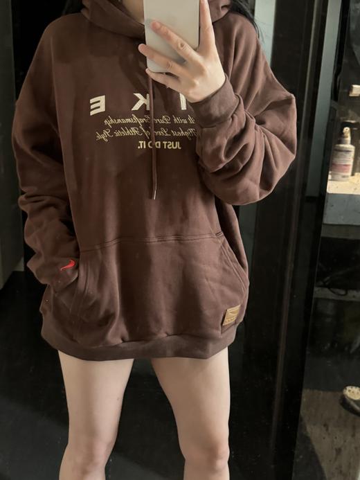 NK连帽保暖套头刺绣字母长袖卫衣 男女同款-HQ4745（蕾姐褐色m 卡其色L效果） 商品图10