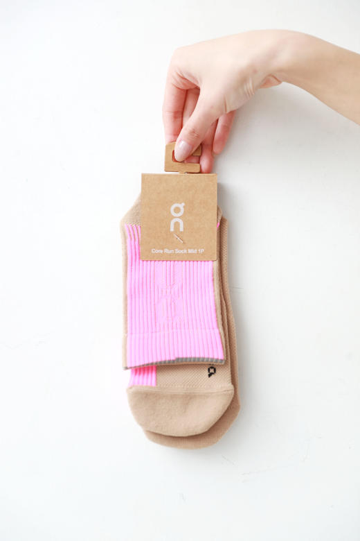 软支撑跑步袜子，公司货渠道。缓震透气舒适中帮字母袜子C100760 商品图8