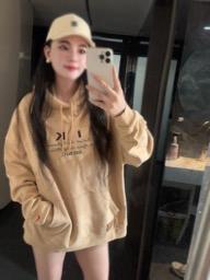 NK连帽保暖套头刺绣字母长袖卫衣 男女同款-HQ4745（蕾姐褐色m 卡其色L效果） 商品图1