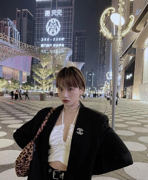 香奈儿 镂空胸针 颗颗施华洛钻+珍珠（XK） 商品图3