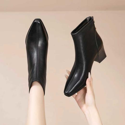 58M386粗跟羊皮短靴 商品图5