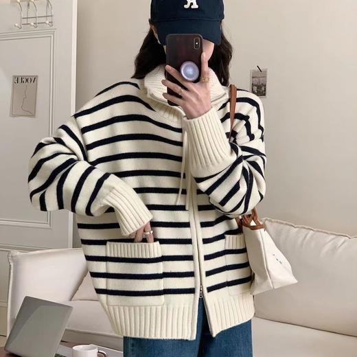 【YW】无忧购秋冬新款韩版立领拉链拼色条纹软糯针织开衫双口袋毛衣保暖外套女91368（截单后3-5天发货) 商品图0