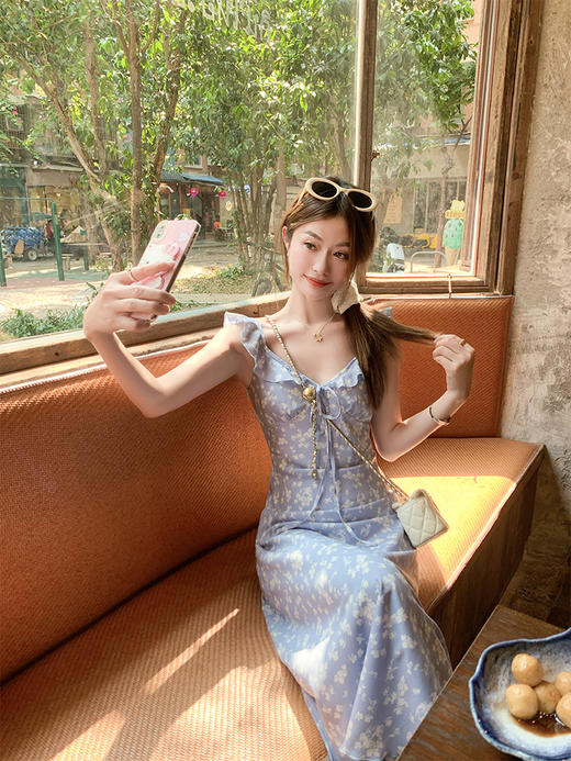 <曾小咸推荐>4.7现货秒杀 ！微信超特价！V领碎花收腰连衣裙 日常189.99 立减100 秒杀89.99！！ 商品图12