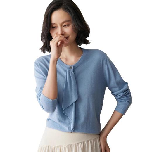 「自」全新升级【铂金会员496/天猫669/差价173】(13639)洛诗琳设计感精纺飘带羊绒衫2025秋冬气质圆领针织开衫女 商品图4