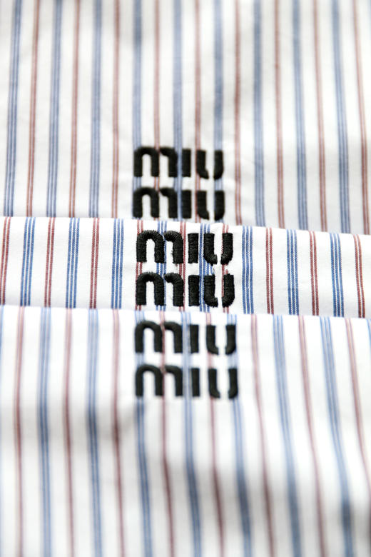 条纹府绸衬衫，小标刺绣工艺。姐感气质法式翻领长袖衬衣C100758 商品图13