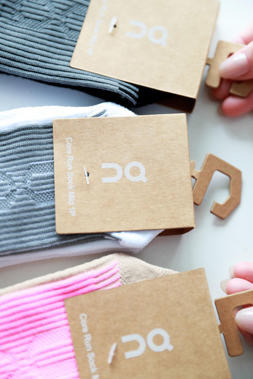 软支撑跑步袜子，公司货渠道。缓震透气舒适中帮字母袜子C100760 商品图2