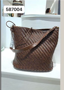 587004真皮编制挎包