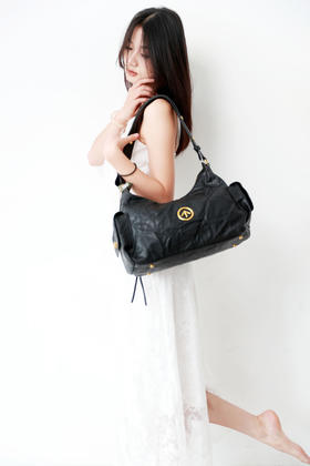 不费力的时髦范儿，随性也松弛。植鞣真皮大容量包包合集C100766