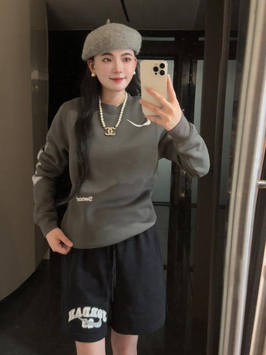 N&KLogo字母印花图案圆领套头长袖加绒款卫衣-FB1960（蕾姐上身白色M 灰色M 参考） 商品图10