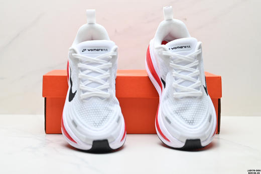 耐克NIKE VOMERO PLUS减震防滑低帮跑步鞋HV8150-100男女鞋 商品图6