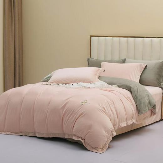 10楼堂皇     萌虎驾到绒四件套 吊牌价1490-1590元   活动价299元 商品图6