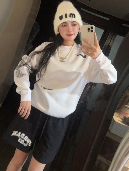 N&KLogo字母印花图案圆领套头长袖加绒款卫衣-FB1960（蕾姐上身白色M 灰色M 参考） 商品图5