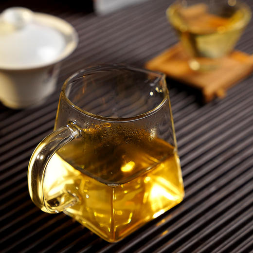 最后5提，售罄绝版！【麻黑单株】【双11狂欢盛典】2025年头春头采古茶单株易武山系的标杆韵味易武小香猪再好喝也没有麻黑的茶香，100克*5饼，整提购 商品图4