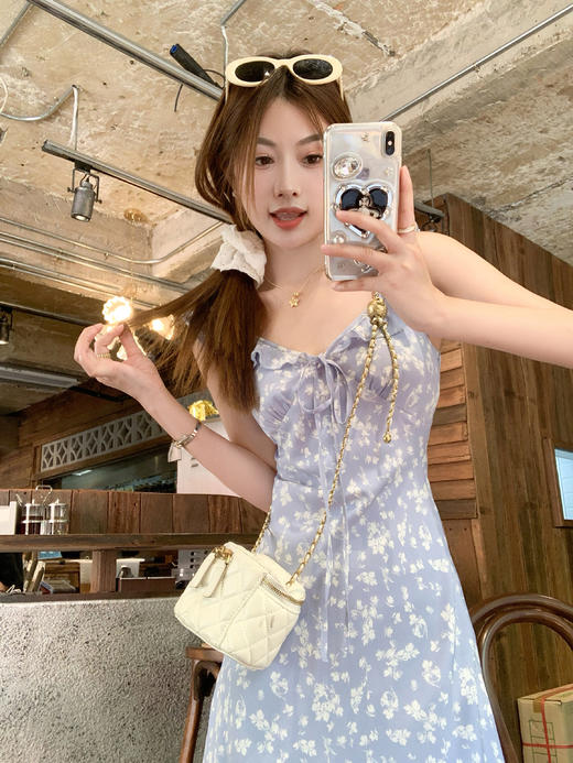 <曾小咸推荐>4.7现货秒杀 ！微信超特价！V领碎花收腰连衣裙 日常189.99 立减100 秒杀89.99！！ 商品图8