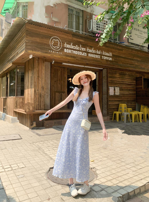 <曾小咸推荐>4.7现货秒杀 ！微信超特价！V领碎花收腰连衣裙 日常189.99 立减100 秒杀89.99！！ 商品图5