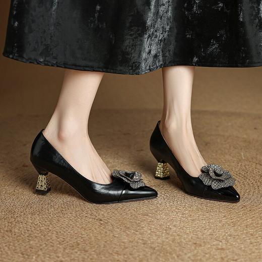 【预售5天】新款真皮尖头高跟鞋女气质中跟水钻花朵浅口单鞋时尚女鞋MLS&A1053 商品图3