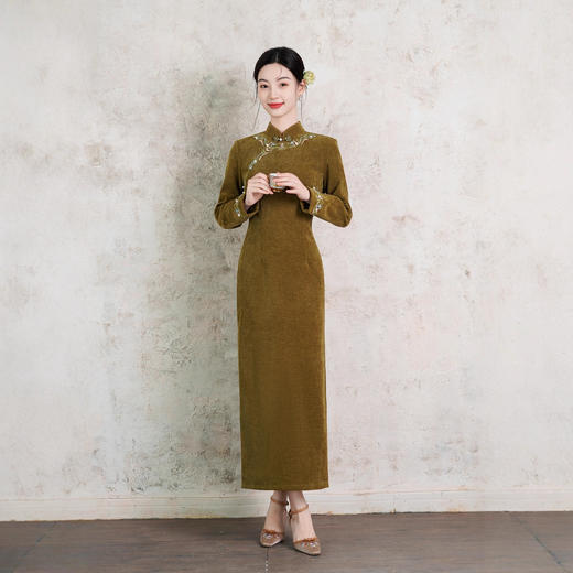 2025年秋季新款改良旗袍日常绣花雪尼尔长款年轻款修身中高端旗袍 商品图4