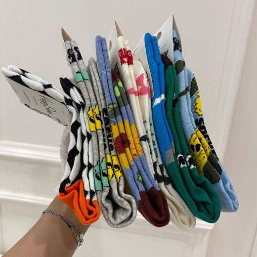 🔥Happy多巴胺中筒袜盲盒来啦！！袜子界的网红鼻祖 千万潮人身份象征，每年一年四季都爆卖❗️真的超级吸人眼球👍正儿八经外贸订单，高品质放心穿 官网同款💰100起 ，开团福利价三双💰39.9起 商品图11