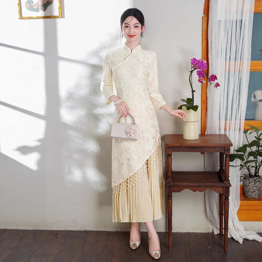 2025年秋季新款改良旗袍大裙摆气质日常米白流苏长款连衣裙女装 商品图2