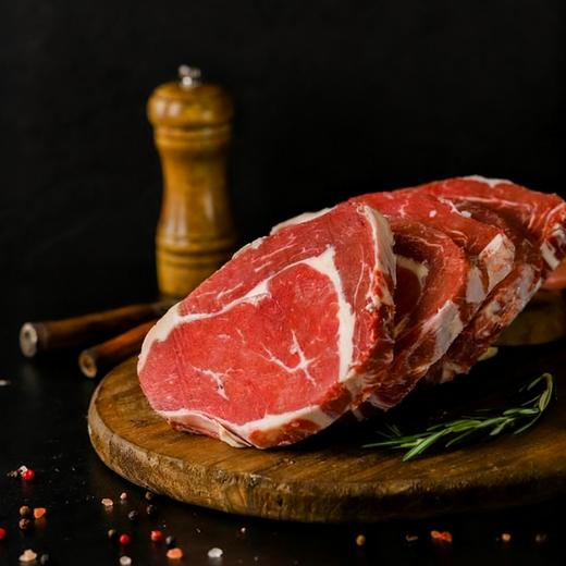 【谷饲上脑原切牛排套餐】无添加不拼接 黄金部位自带雪花纹！500g*3袋（9-12片） 下单送和牛肉饼4个、意面2袋、海盐黑胡椒12包、刀叉1套、铸铁煎锅（锅分开发货） 商品图6