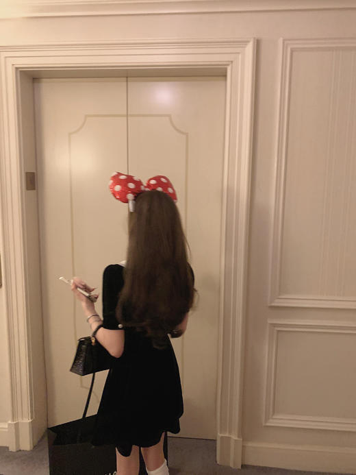 金蘑菇菇 千金丝绒裙 微泡泡袖又蛮有俏皮感的 好驾驭 商品图11