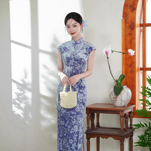 XL1601 2025年秋季新款国风银紫色钻石绒长款无袖气质日常修身旗袍 商品图3