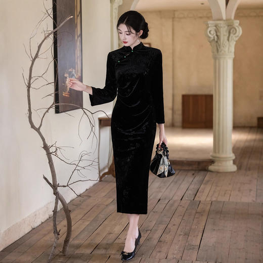 SKY 23050改良时尚新中式长款丝绒日常可穿旗袍裙 商品图3