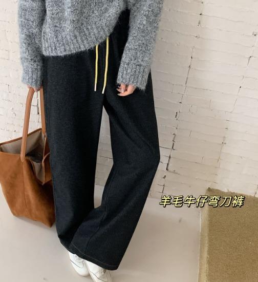老米优品🎈3-5天发！温暖帅气的羊毛牛仔弯刀裤！450g高克重，品质nice~~  柔软舒适又保暖，挺括有型，微微镰刀的裤型设计显腿长，各种身材轻松驾驭； 商品图1
