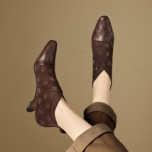 【预售5天】小方头头层压花，羊皮搭配弹力绒高跟时装靴MBJR&5645 商品图0