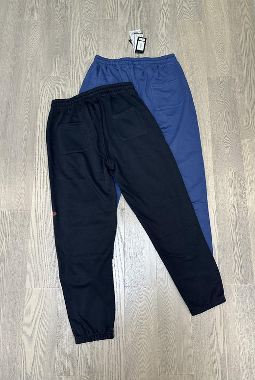 原单正品 New Era纽亦华2025秋季新款MLB基础运动休闲长裤卫裤，基础系列男女款
颜色：黑色 雾霾蓝
尺码：S～XXL
原价699 商品图1