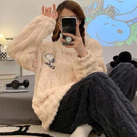 【松松软软！过个暖冬】法兰绒加厚长袖睡衣女冬季甜美秋冬小熊珊瑚绒保暖外穿家居服套装。rc 商品图1