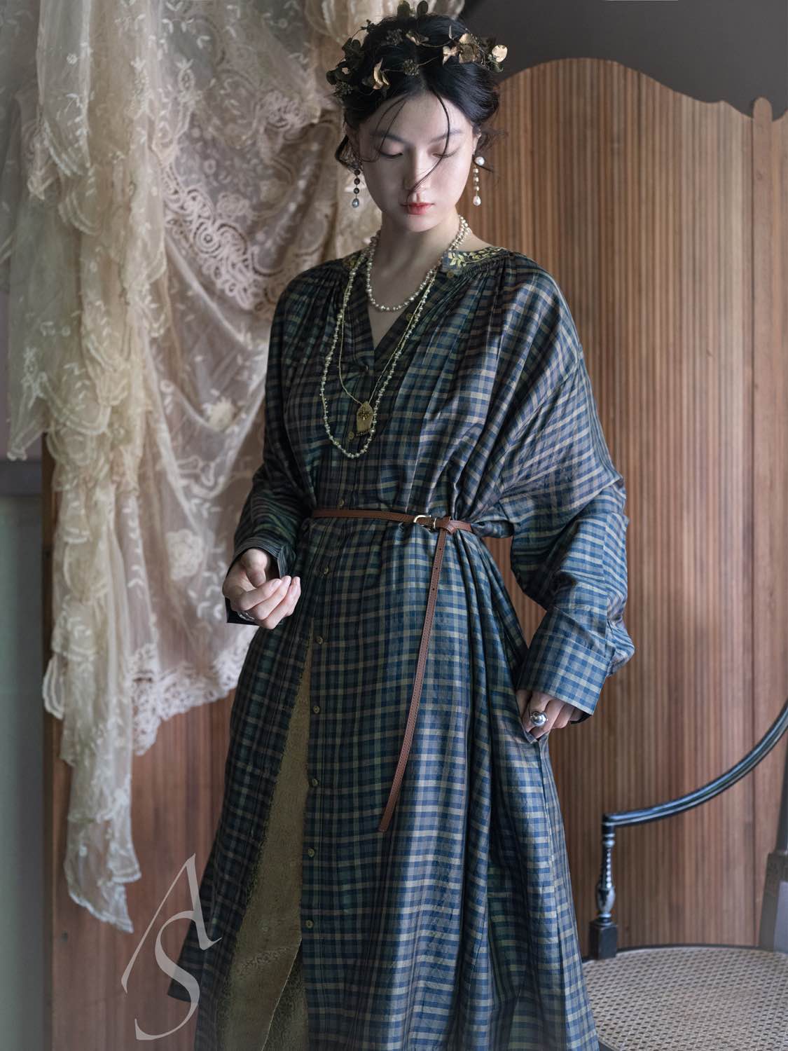 Maku 25AW 蓝金格纹珠绣领手织真丝法式衬衫裙