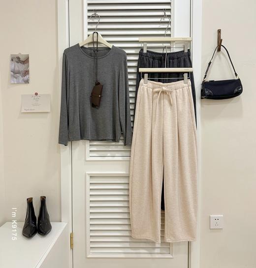 老米优品🎈3-5天发！《奶油绵羊毛糯米萝卜裤》显瘦松弛暖绒裤！像裹了团云朵在腿上，软乎乎的触感，连行走都成了与秋日的温柔相拥。 K251008A 商品图5