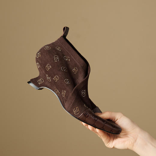 【预售5天】小方头头层压花，羊皮搭配弹力绒高跟时装靴MBJR&5645 商品图2