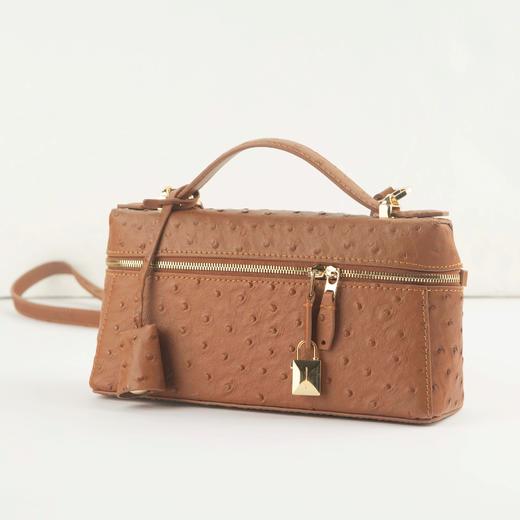 一周内发货！【头层牛皮 压鸵鸟皮纹理 包包】咖色&白色可选，可手拿、斜挎、单件~尺寸23-7-12cm，保留了真皮牛皮柔软细腻的质感，又复刻了那种立体饱满的鸵鸟皮纹理 商品图13