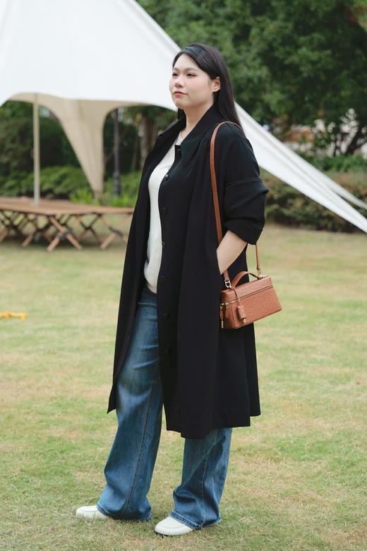 一周内发货！【头层牛皮 压鸵鸟皮纹理 包包】咖色&白色可选，可手拿、斜挎、单件~尺寸23-7-12cm，保留了真皮牛皮柔软细腻的质感，又复刻了那种立体饱满的鸵鸟皮纹理 商品图3