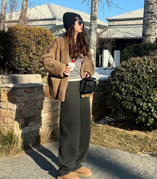 老米优品🎈3-5天发！《奶油绵羊毛糯米萝卜裤》显瘦松弛暖绒裤！像裹了团云朵在腿上，软乎乎的触感，连行走都成了与秋日的温柔相拥。 K251008A 商品图0