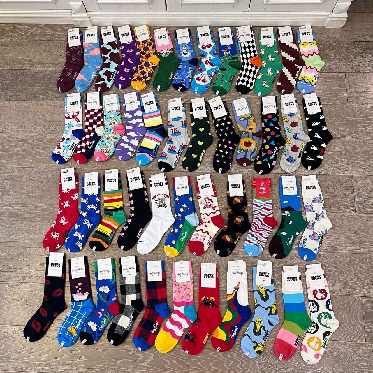 🔥Happy多巴胺中筒袜盲盒来啦！！袜子界的网红鼻祖 千万潮人身份象征，每年一年四季都爆卖❗️真的超级吸人眼球👍正儿八经外贸订单，高品质放心穿 官网同款💰100起 ，开团福利价三双💰39.9起